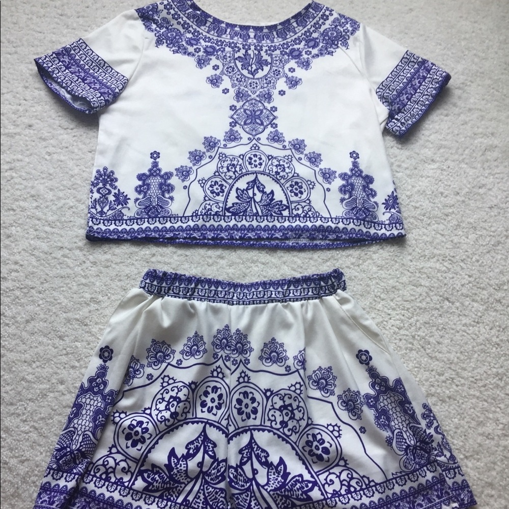 Crop Top Set - Picture 2 of 7